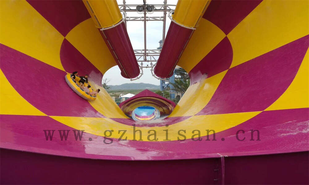 水上儿童游乐设备欢乐无限,安全畅玩