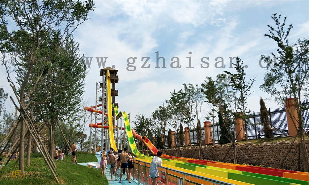 水上乐园设施狂欢,尽情畅享水上游乐盛宴